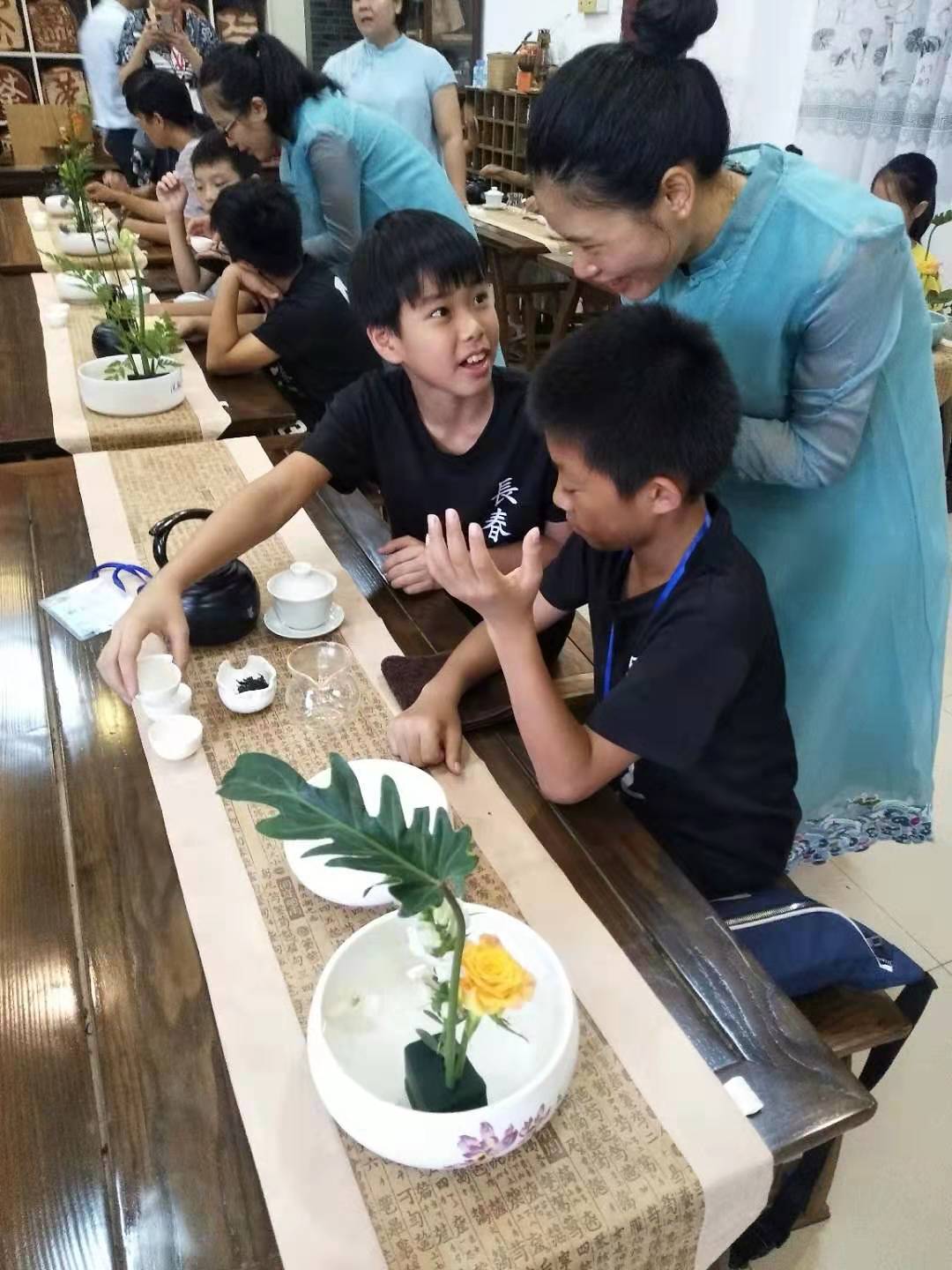 心相连手相牵广场舞背面,心相连手相牵广场舞短视频