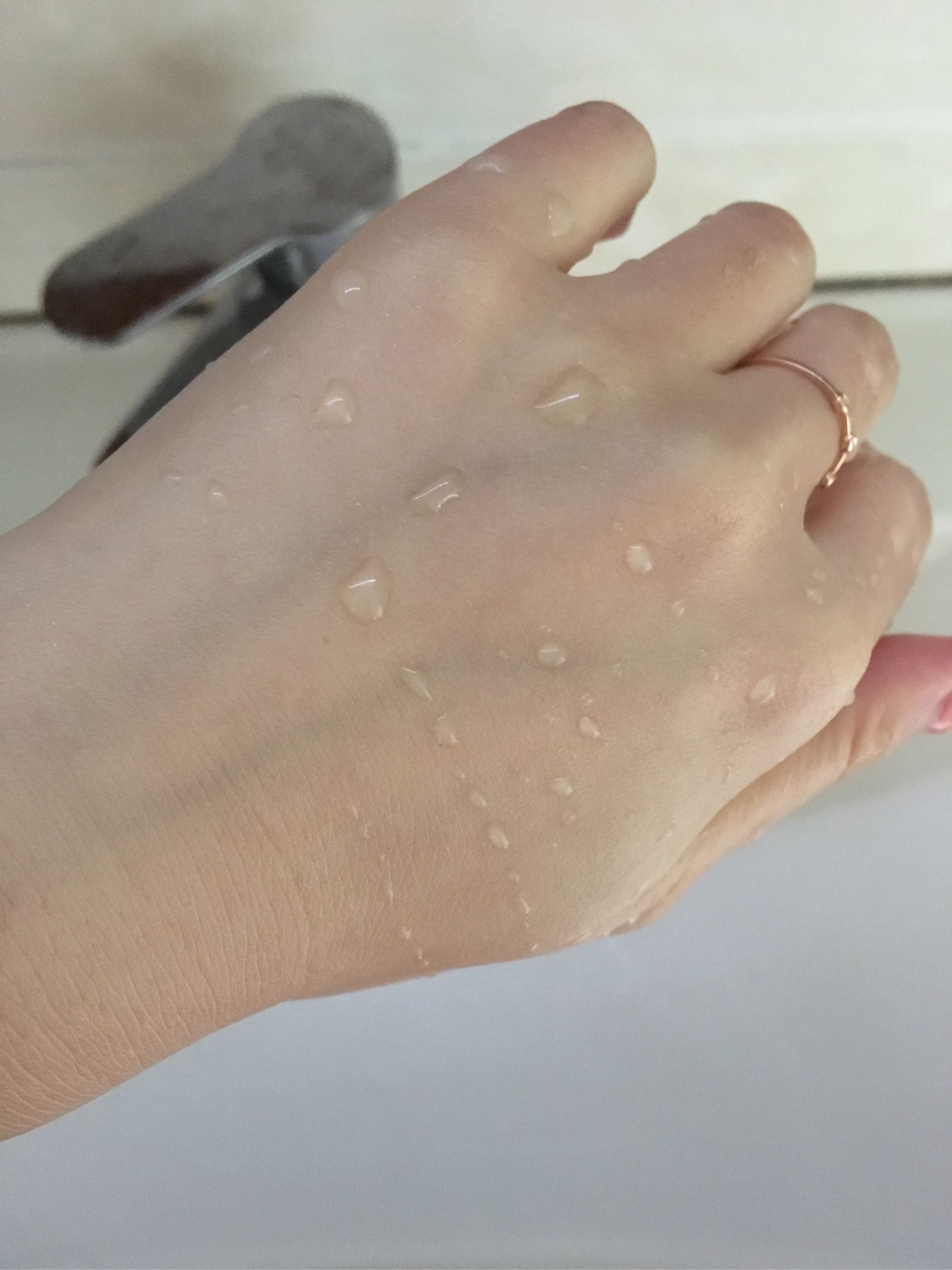 碧柔防晒霜怎么样,碧柔防晒霜和碧柔防晒露