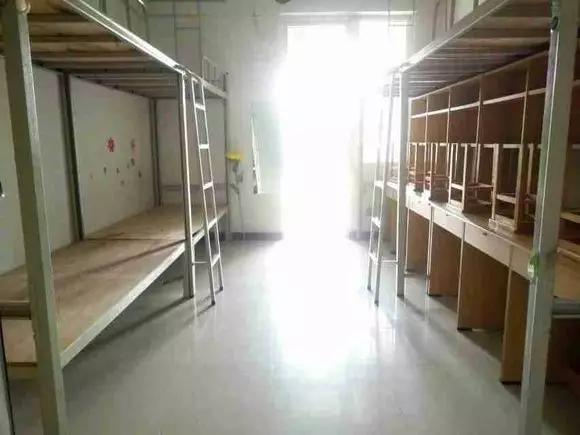 大学宿舍5人间哪个最好,《大学》宿舍对比