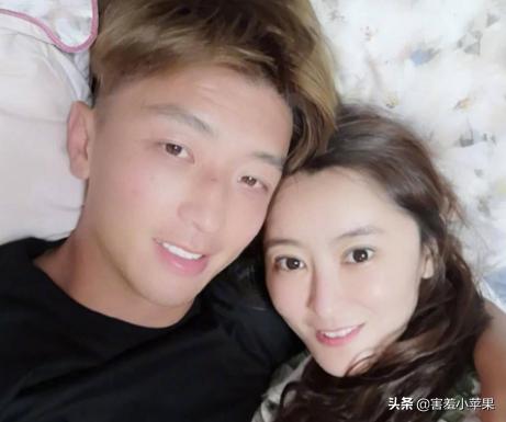 中国男足太太团完整版,中国男足出征带太太团