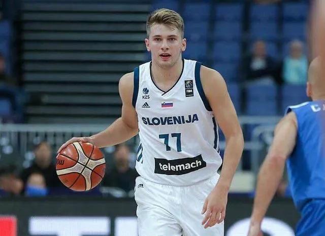 为什么中国足球总是那么让人心疼,唯一让中国人抬不起头的足球