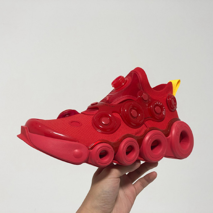 你没见过的安踏！走秀款曝光：中底霸气，系带方式新奇，霸气侧漏