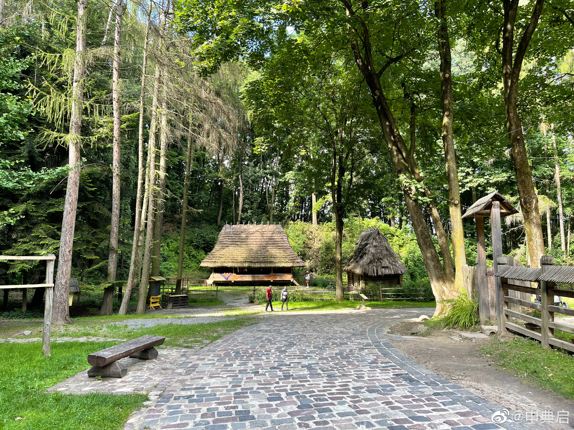 利沃夫最神奇的地方在于历史上多次易主,墓地都有各历史时期风格