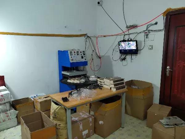 卖给你成本十几块的假飞利浦剃须刀后，他们住进了1000万的别墅