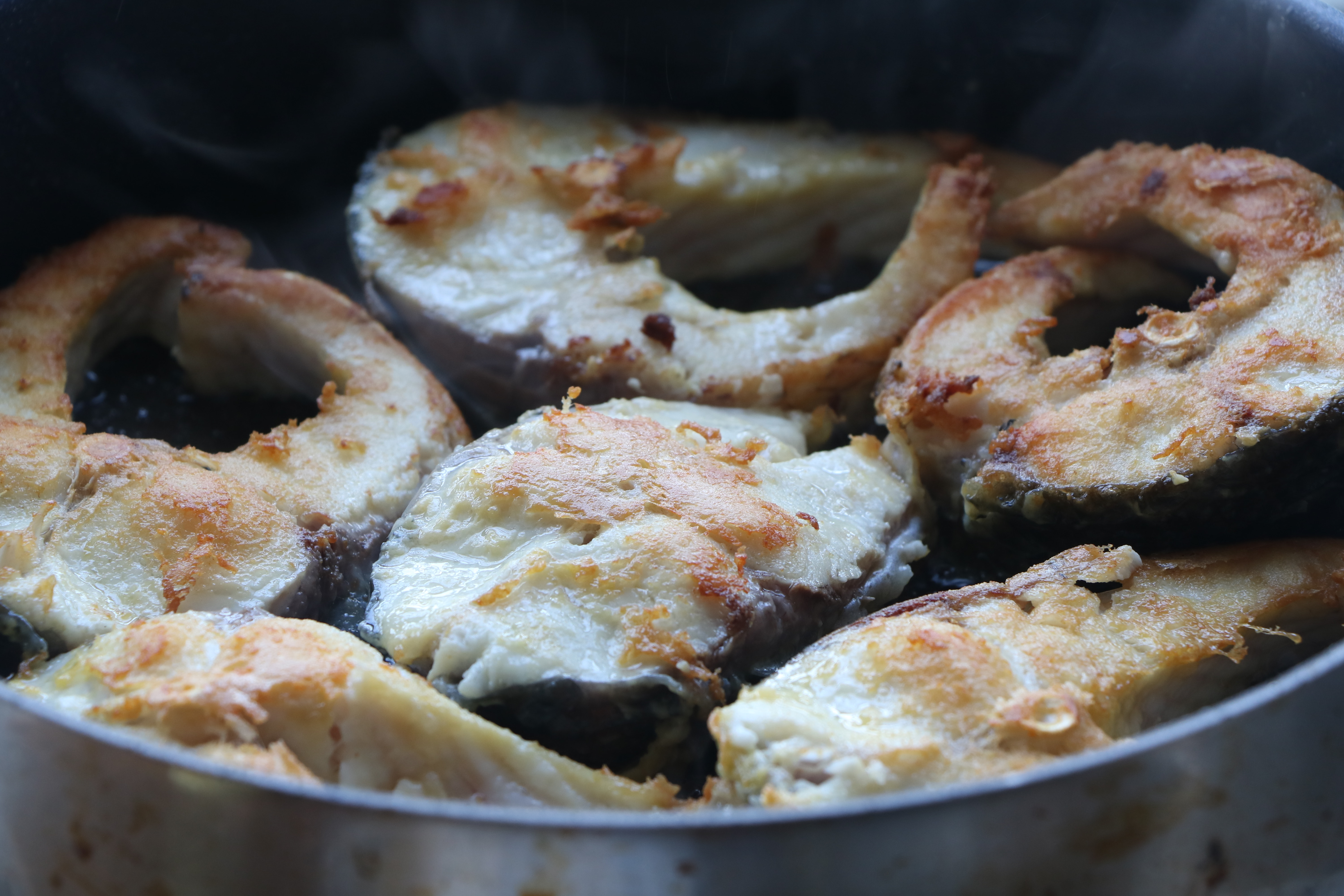 不加一滴水炖出来的草鱼又鲜又嫩,红烧草鱼的家常做法简单不做辣的