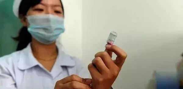 32岁女白领确诊宫颈癌晚期，医生说出真相，丈夫直接拒绝治疗