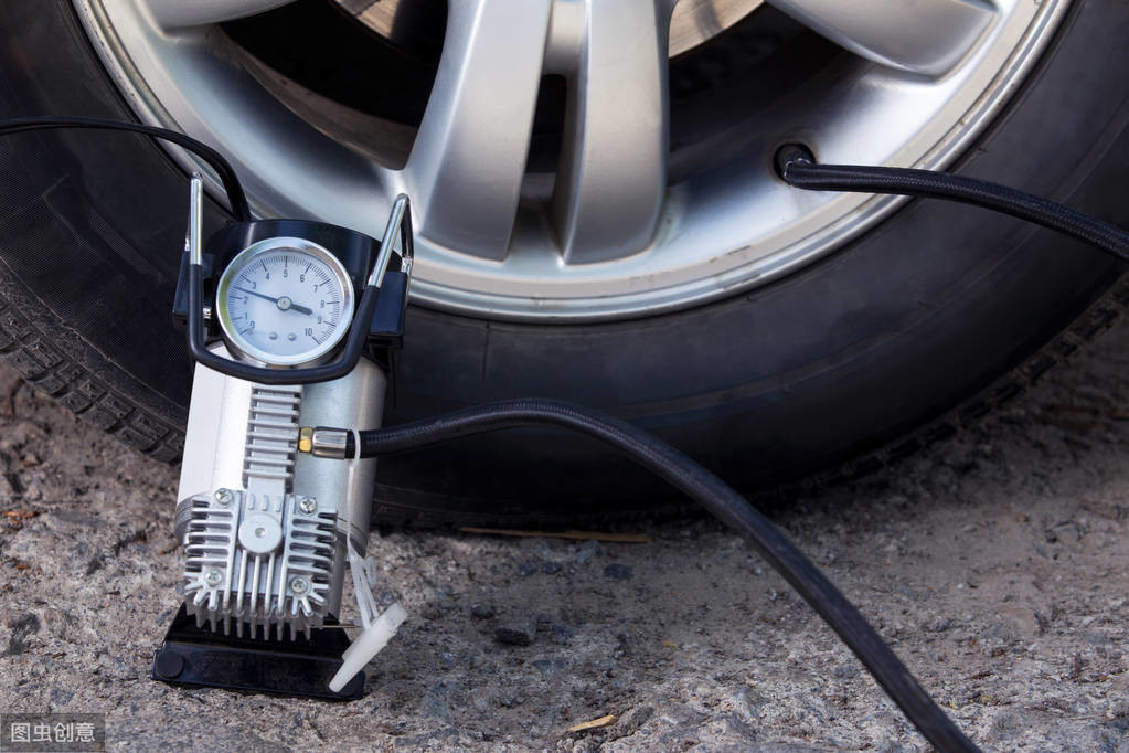 胎压跟轮胎标准胎压相差多少正常,胎压正常2.5如果打到2.8行不行