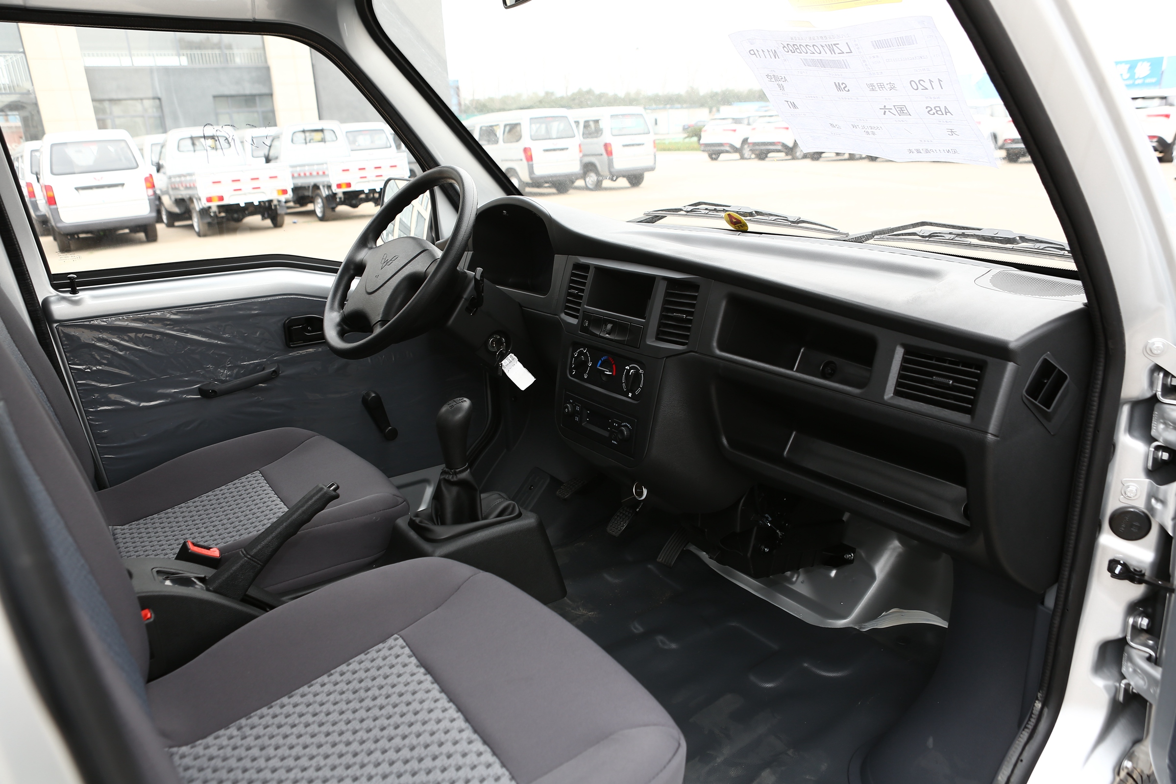 一直很好奇,五菱之光小卡和荣光小卡哪个好