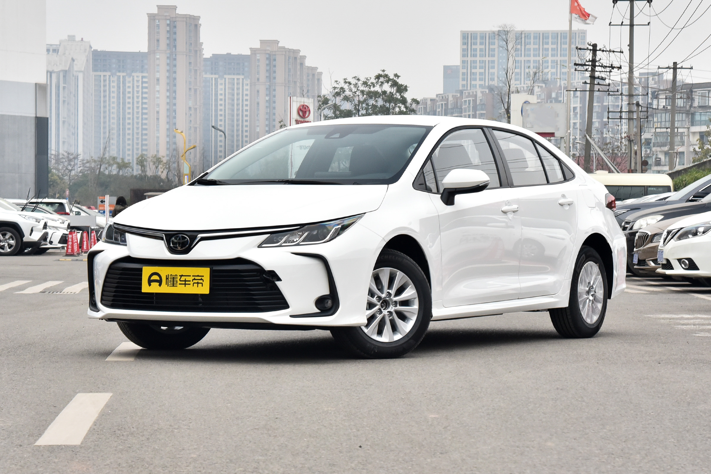 13万以内的轿车动力强的,朗动对比卡罗拉