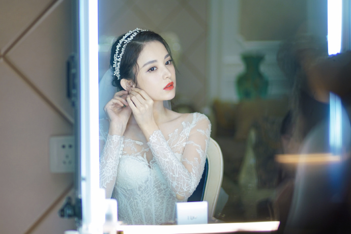 试问女生们，你们哪个能躲得了“婚纱的诱惑”呢？