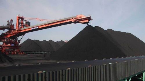 “小官巨贪”魏鹏远：小处长贪污3.4亿，家里床底壁橱堆满百元钞