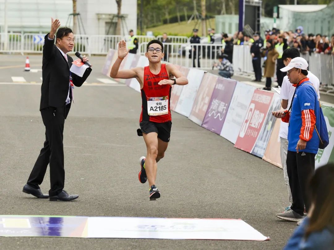 马拉松人物梁晶,马拉松运动员梁晶照片