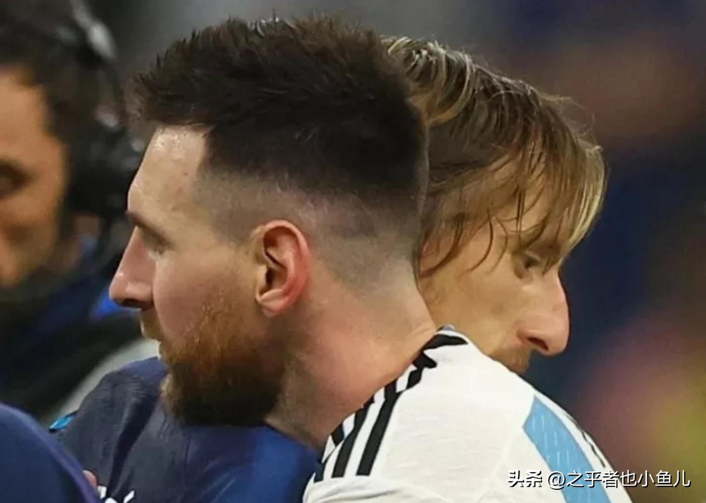 37岁的魔笛和36岁的梅西,克罗地亚魔笛和阿根廷梅西握手
