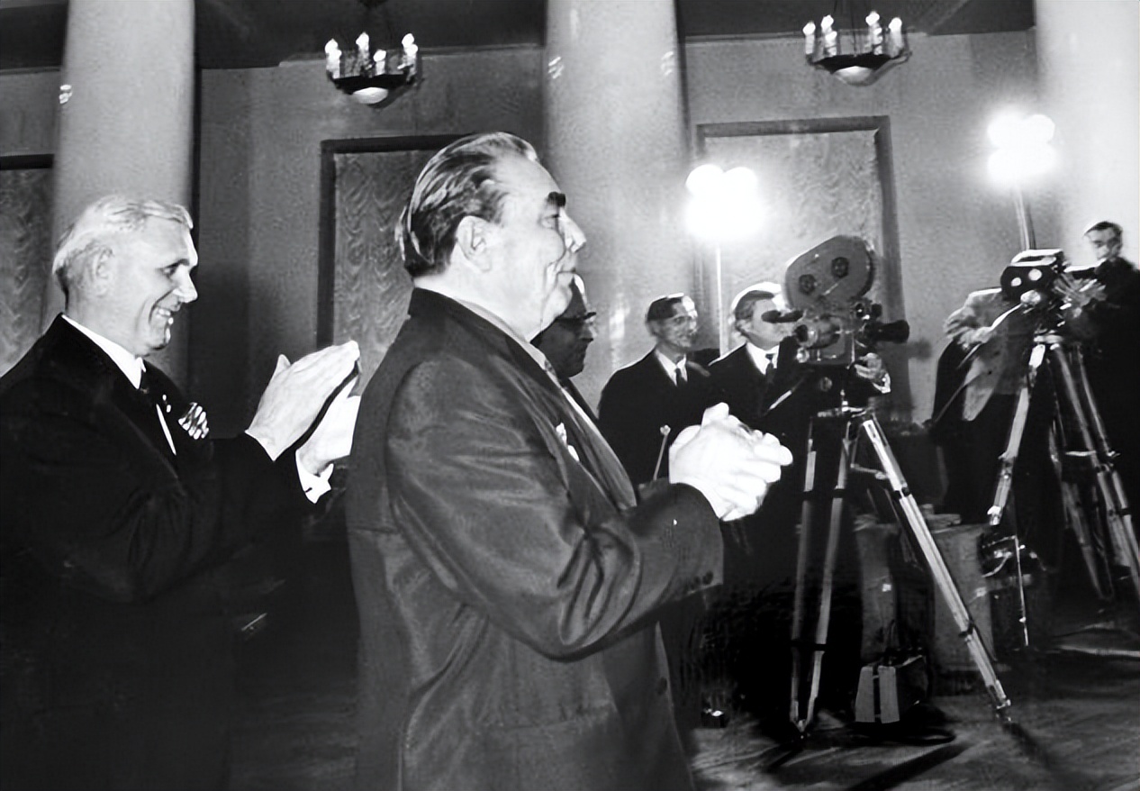 中国60年代的绝密工程，由8342部队建造，能抵御百万吨级*弹氢**