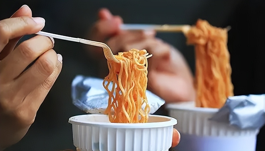 出国乘坐飞机可以带方便面吗,出国方便面可以随身携带吗