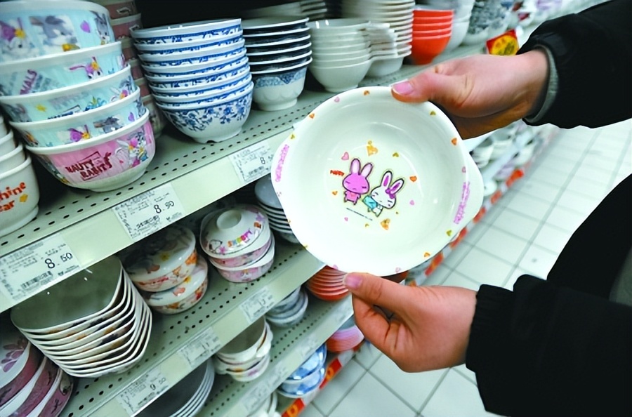 奉劝大家：不要给家人用这3种饭碗！真的不好用，还不安全