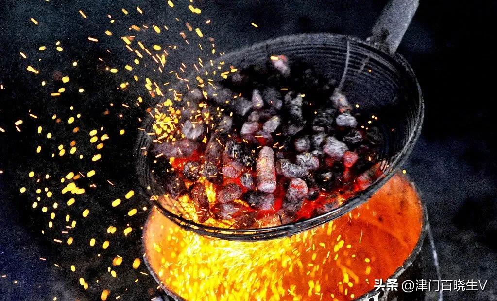 淄博烧烤火起来当地人民做了啥,深挖淄博烧烤背后的故事