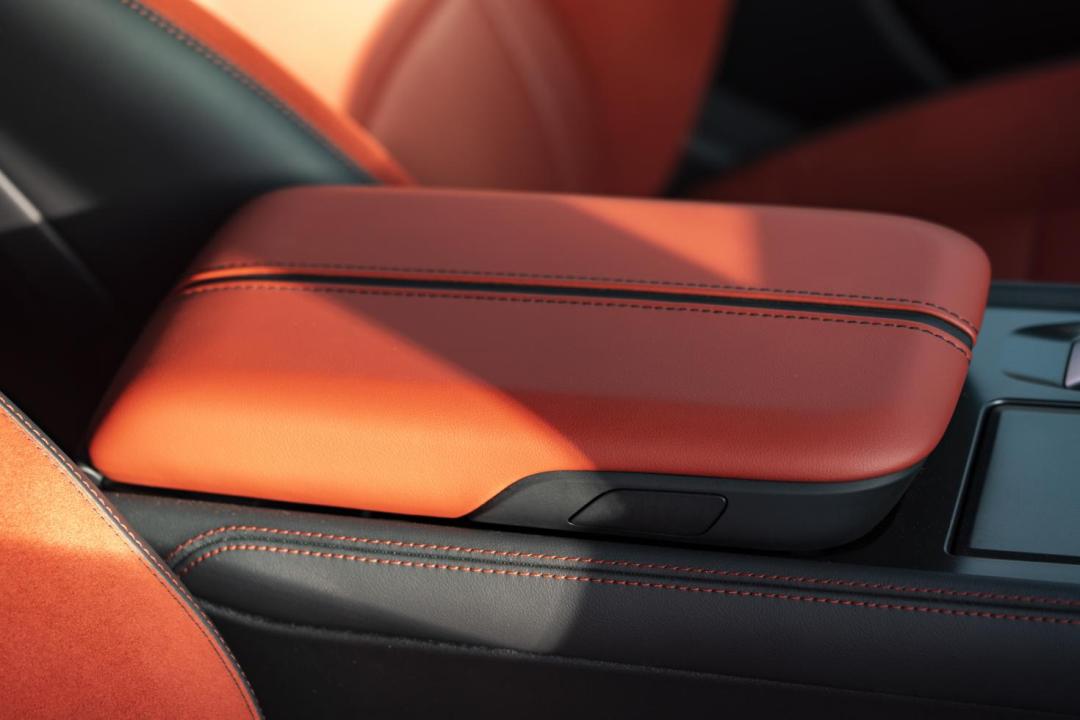 新款林肯z试驾,22款林肯z银色试驾