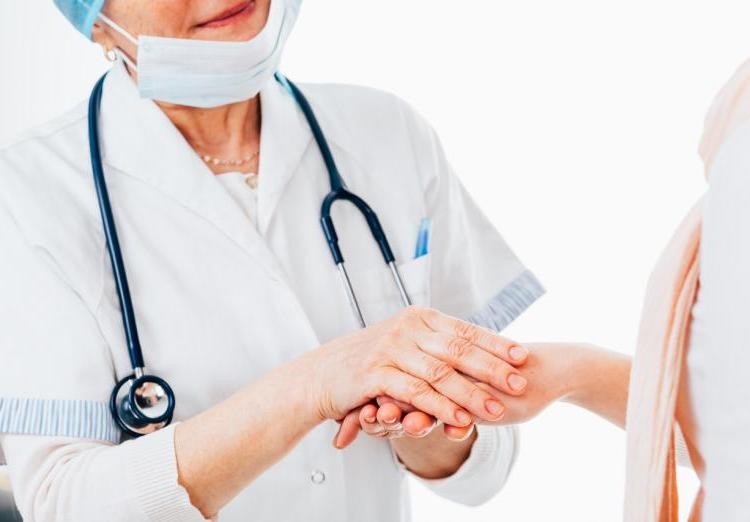 有男医生给女性做肠镜吗,做肠镜难为情吗