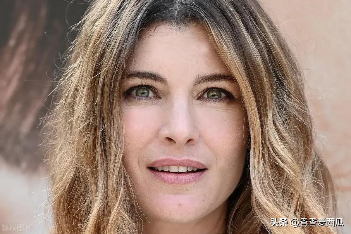 意大利女神维多利亚·普契尼风情万种