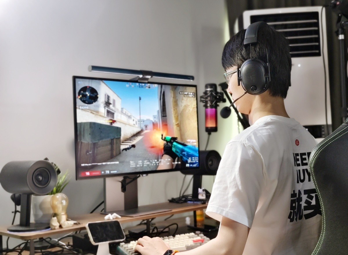 可靠好用的无线游戏耳机-雷蛇旋风黑鲨V2极速版