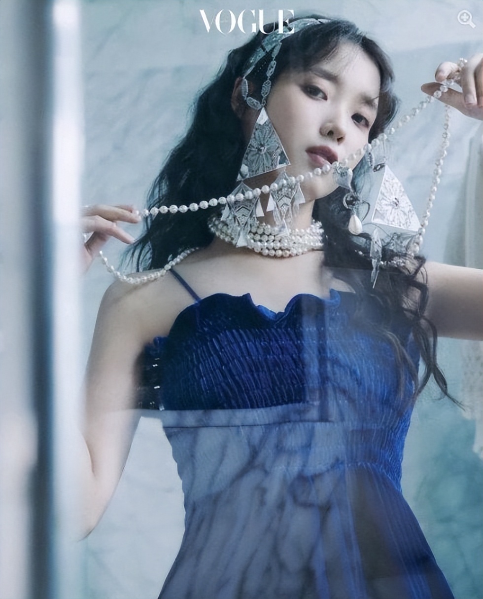 女神私下是小吃货！IU开箱GUCCI爱包随身物品太亲民