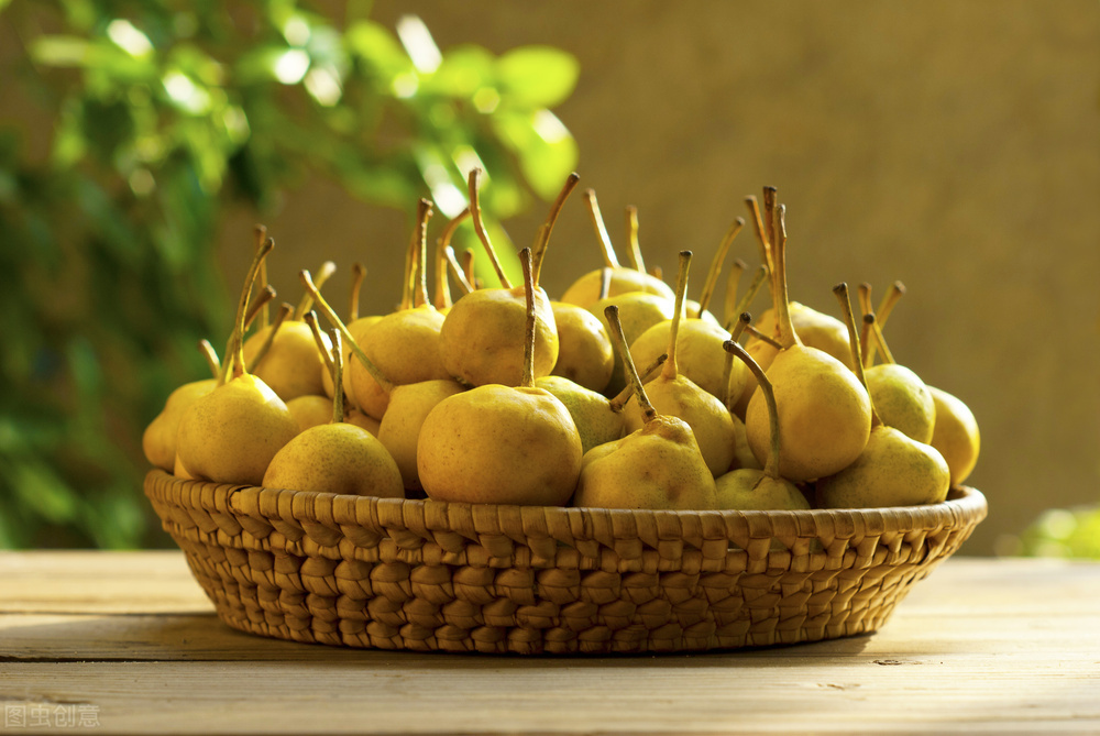 秋燥渐起这个水果最适合润肺养肺,秋季重在润燥养肺试试水果食疗