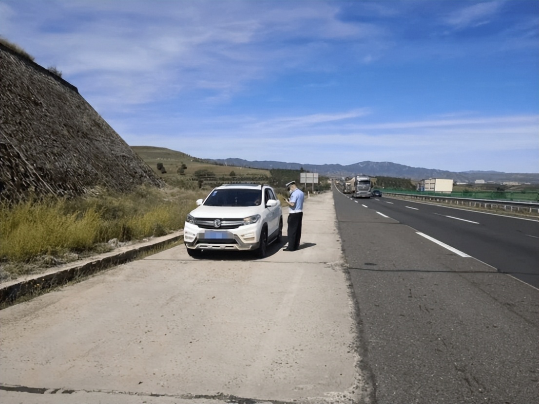 高速公路逃卡行为如何认定 (倒卖高速通行卡怎么处罚)