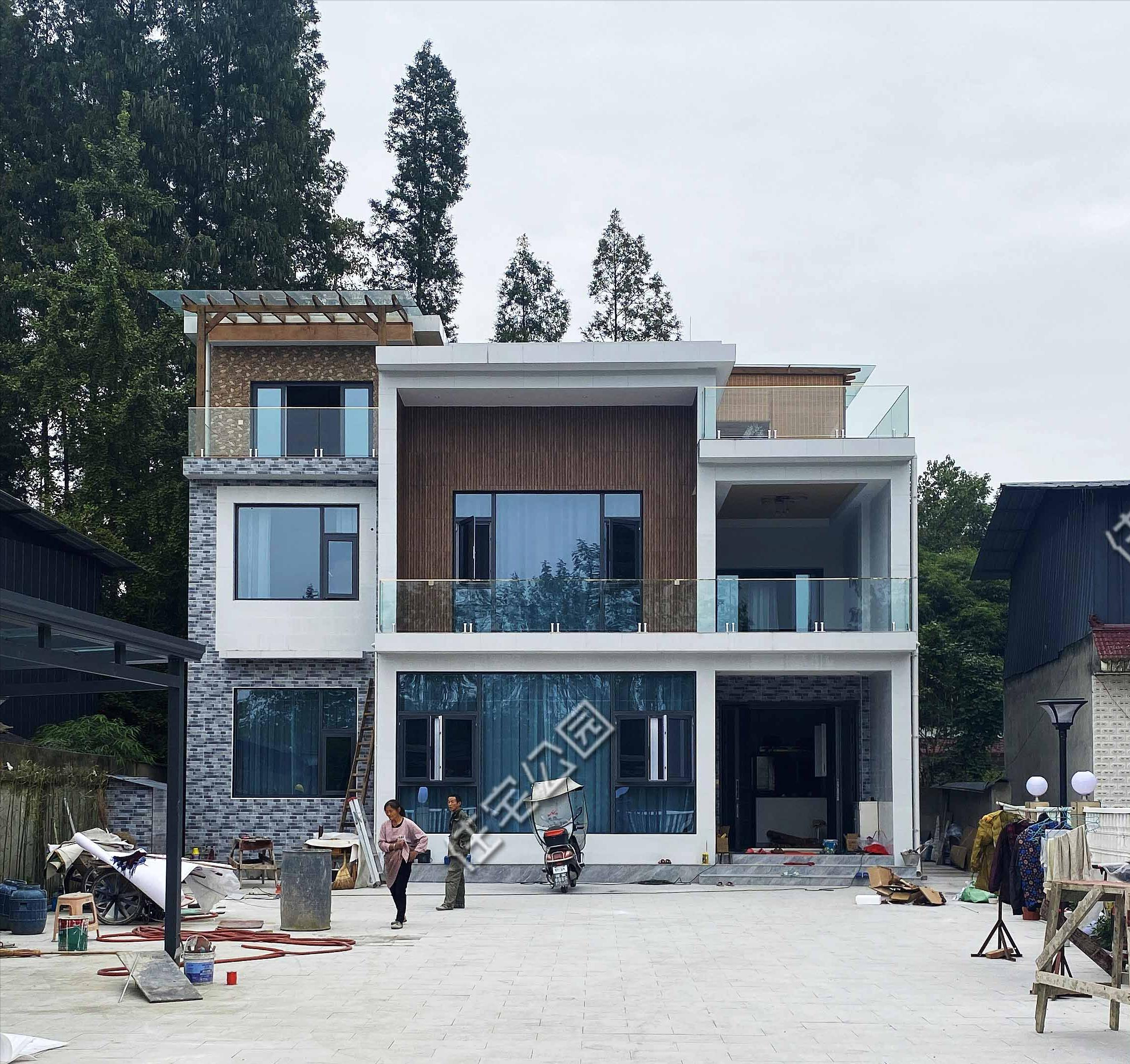 农村自建房是否属于违法建筑,农村自建房样板房骗局可以报警吗