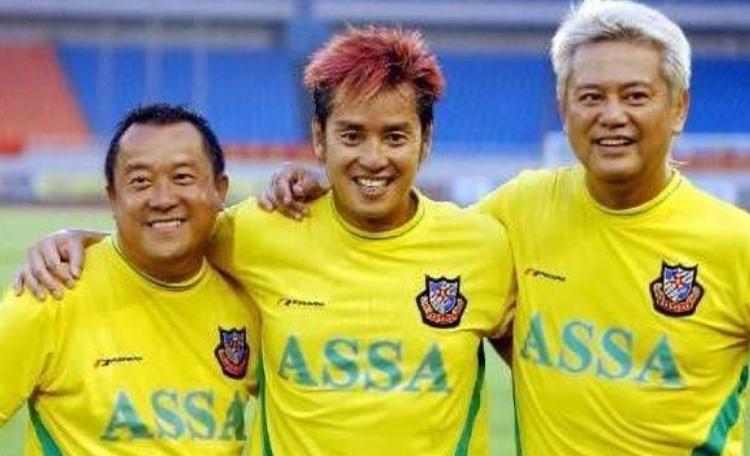 香港明星足球队太太团,香港明星足球队和驻港部队踢球