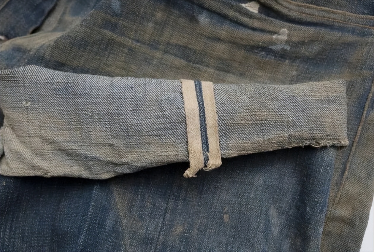 140年前标有*华反**口号的牛仔裤55万元售出，网友：欠中国一个道歉