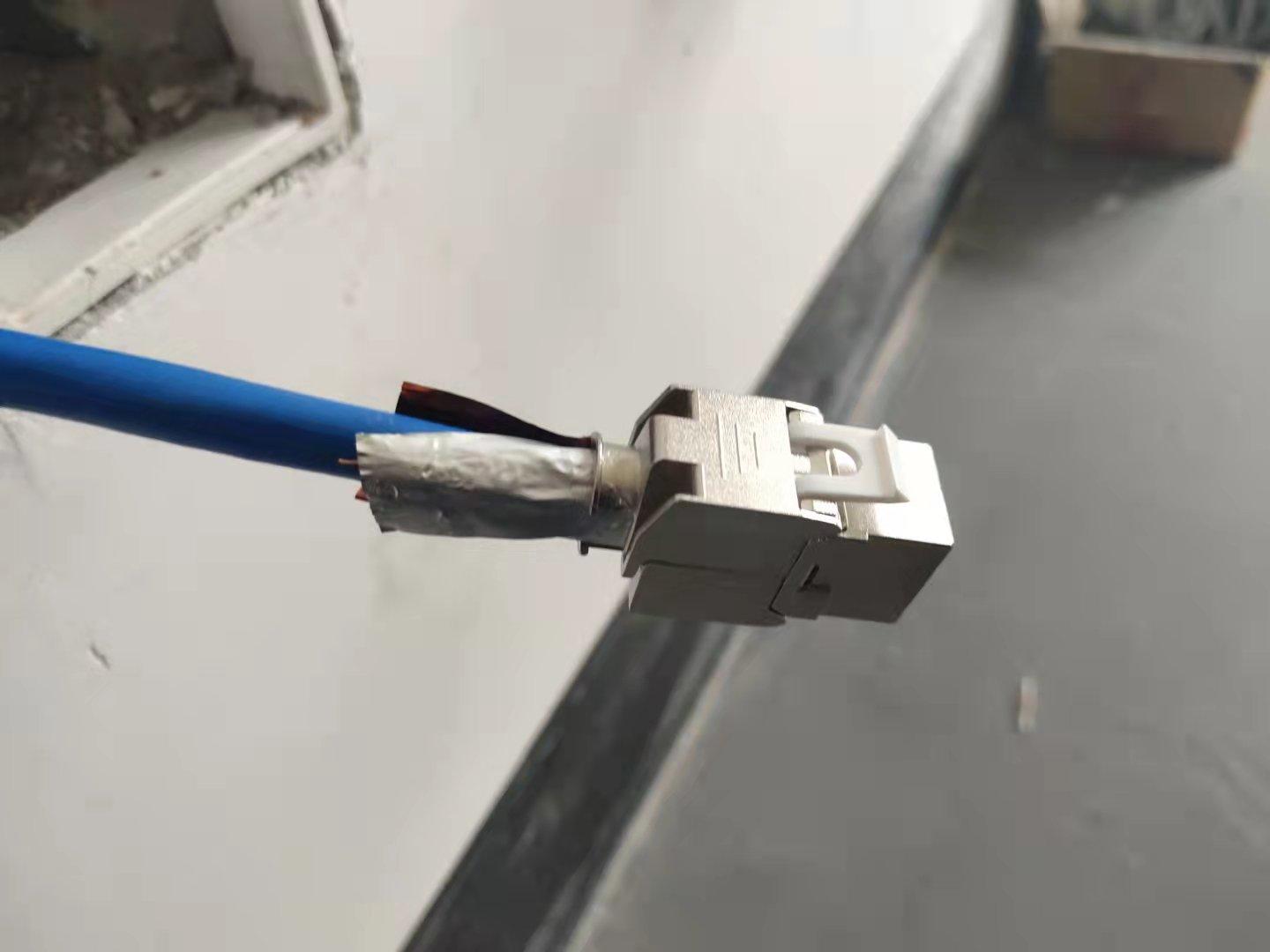 家里网线是怎么走线的,网线怎么实现信号传输