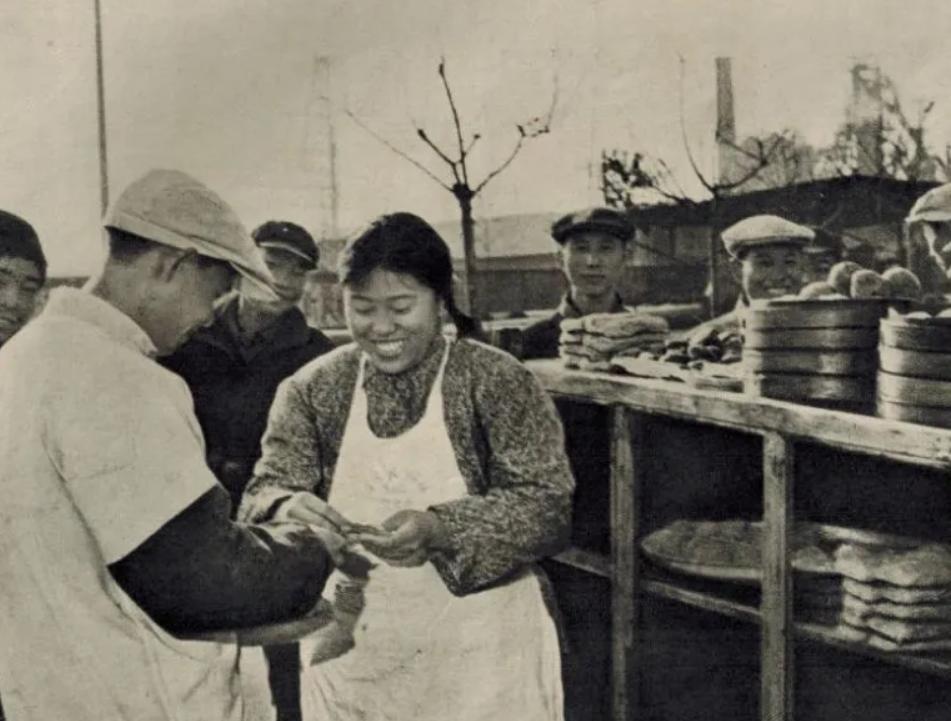 70年代下馆子的人现在是什么水平,70年代下馆子大概多少钱