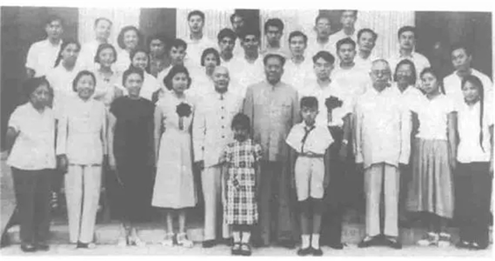 毛主席70大寿，亲自派车去接毛远志：这么多年，你怎么不来看我？