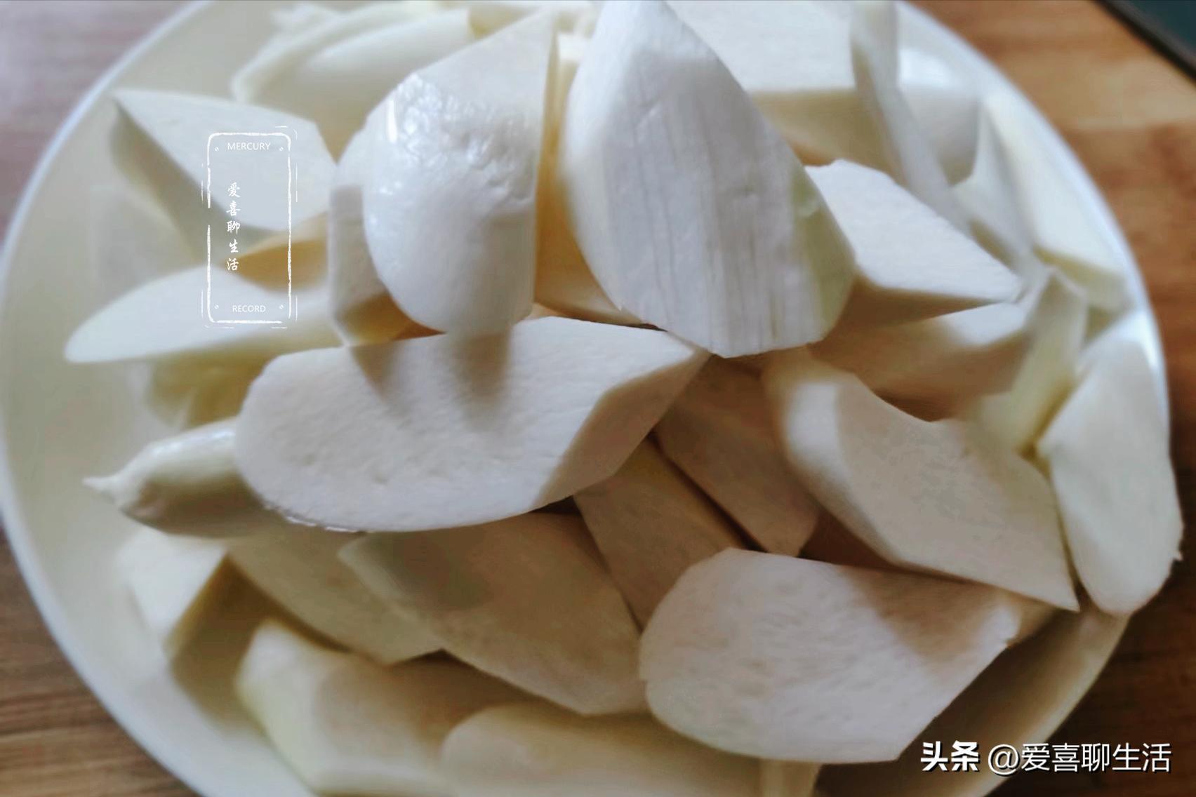 秋分后，这菜正当季，8块一斤有点贵，随手一焖，脆嫩鲜甜好香呀