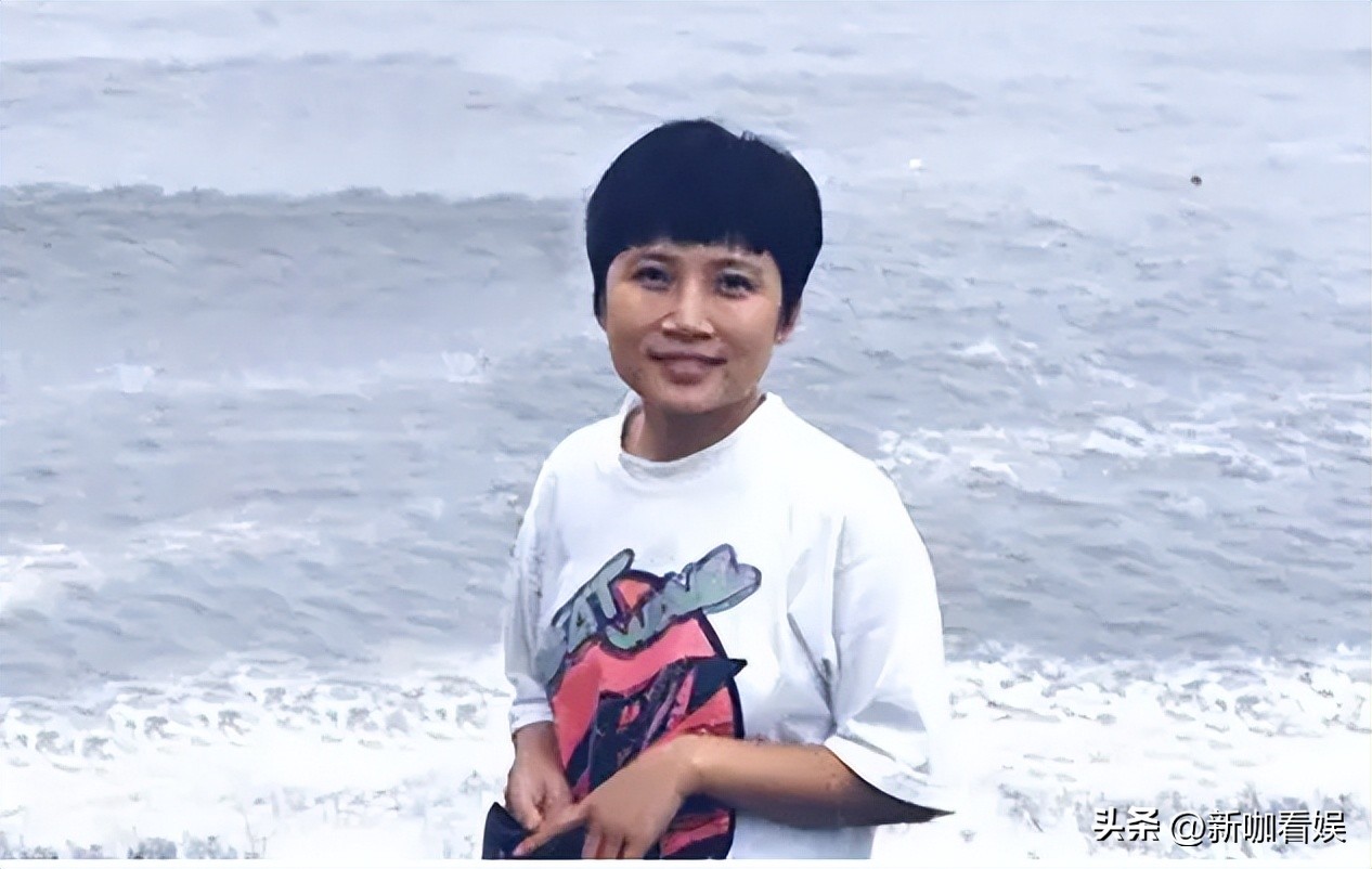 歌手李娜出家后还俗了吗,歌手李娜当年为什么出家