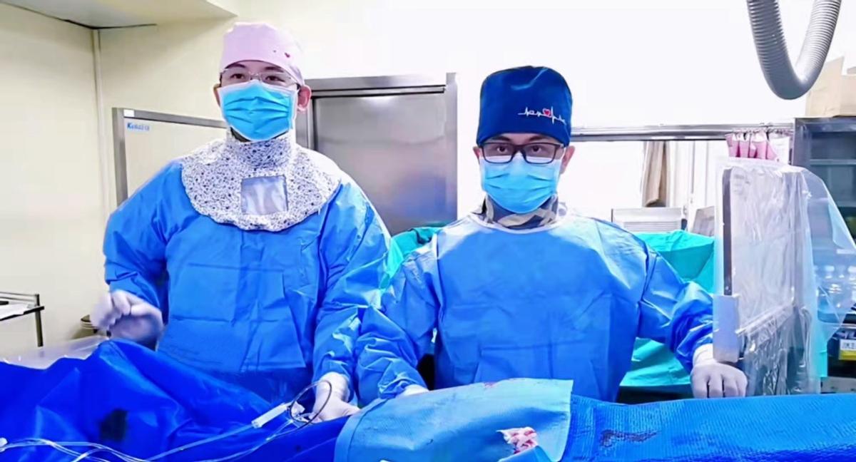 头痛竟需“医心”？！哈医大一院心内涂应锋团队经导管卵圆孔封堵术30分钟治愈患者10年偏头痛