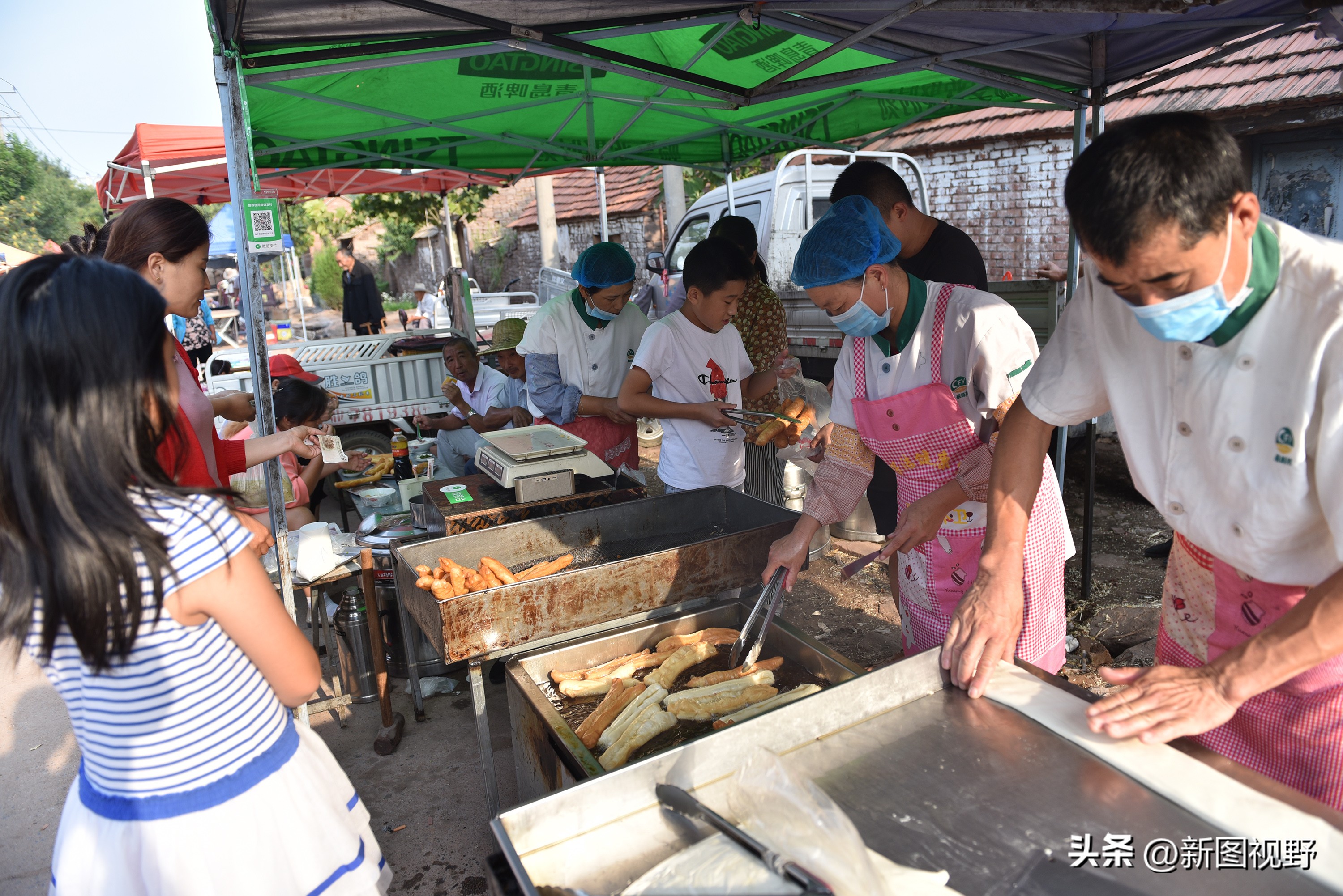 夫妻炸油条馓子，凭一把铁锤破译财富密码，打拼14年实现财务自由