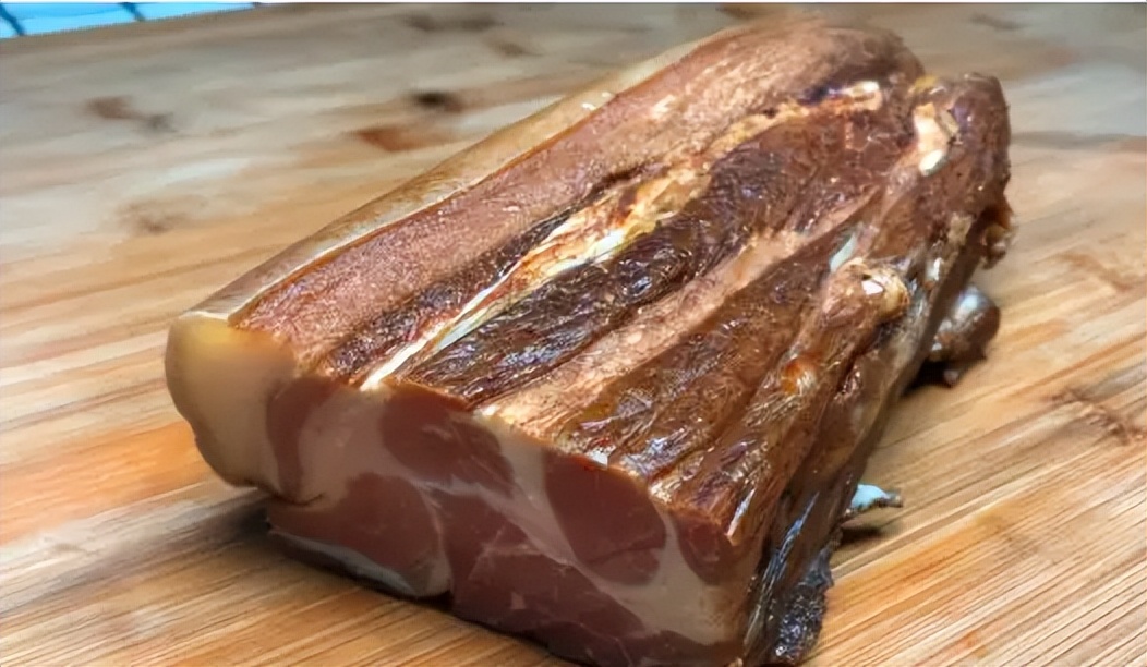 晒的腊肉要不要收回室内,晒好的腊肉该如何收藏起来