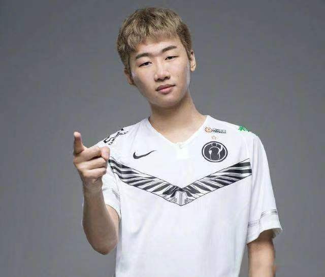 电竞经理宁王打姿态,宁王解说theshy怎么这么猛