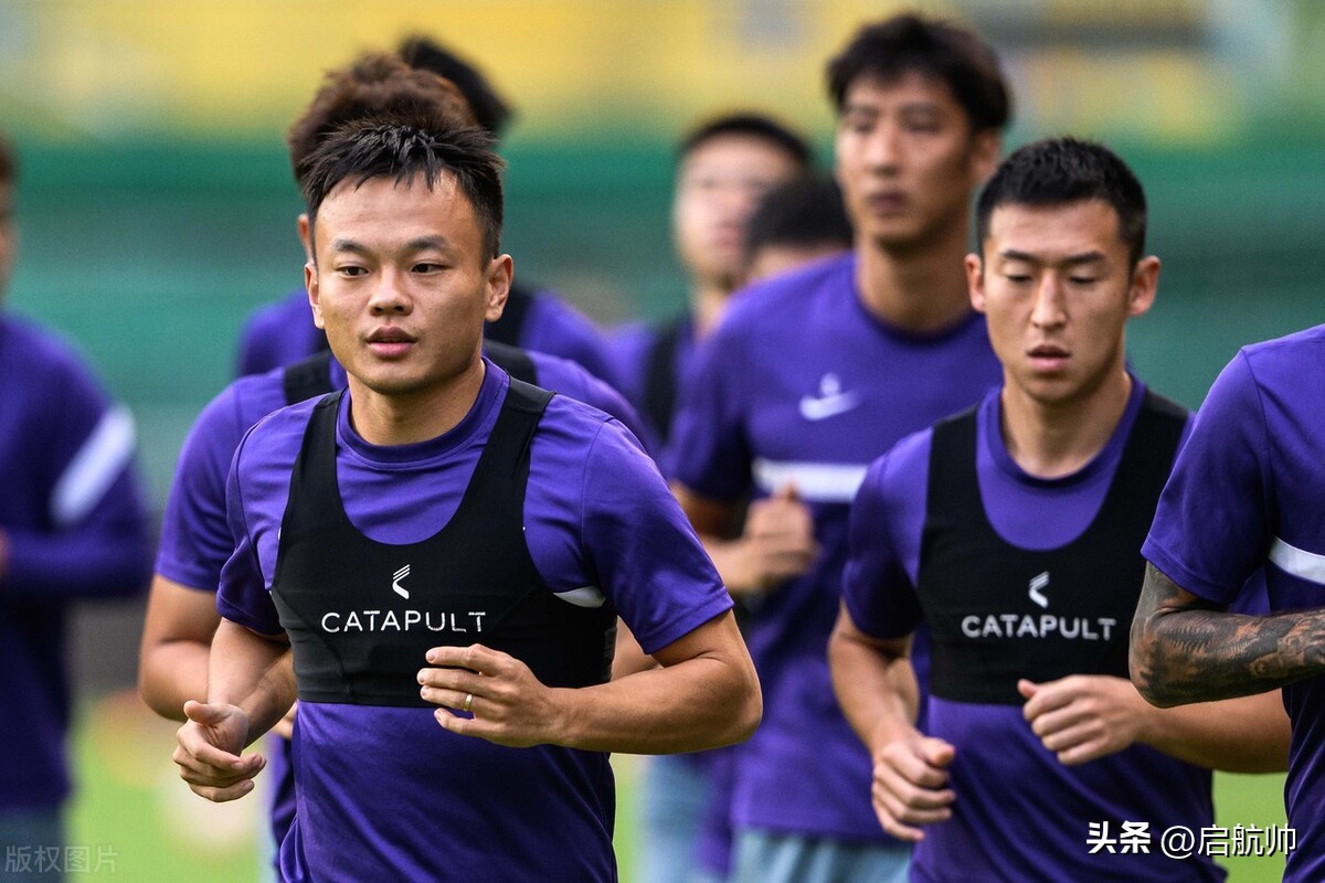 神秘之师？留洋球员周通接待国脚，新西兰主帅不解国足一年没比赛