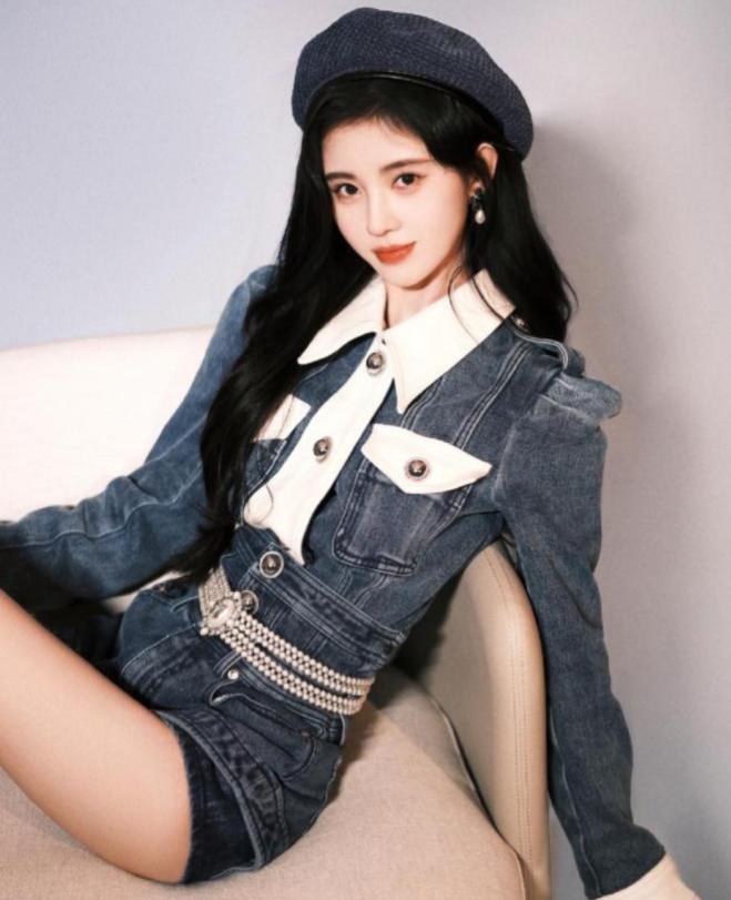 鞠婧祎牛仔裤搭配图片,鞠婧祎穿牛仔裤配白色衣服夏天