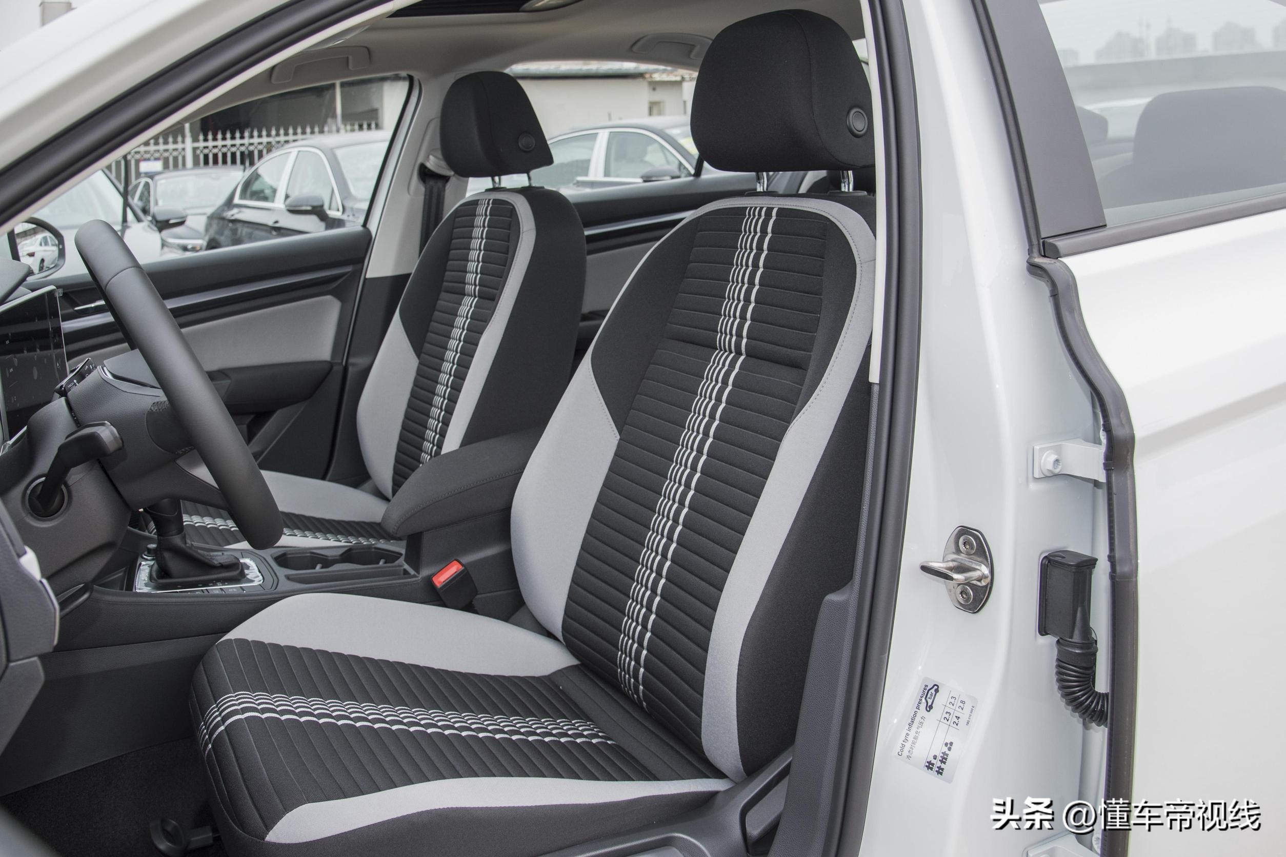 新车|售价12.29万元，1.5升发动机+6AT，大众宝来畅行限量版到店