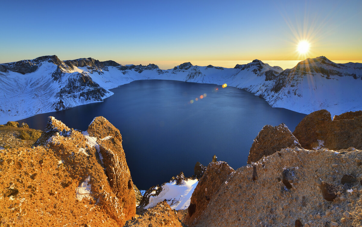 一个人不愿意与人交流是怎么回事,一个人突然变得不愿意和别人交流