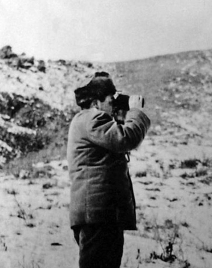 1950年，高岗到朝鲜看望彭德怀，问：毛岸英呢？他怎么不来看我？