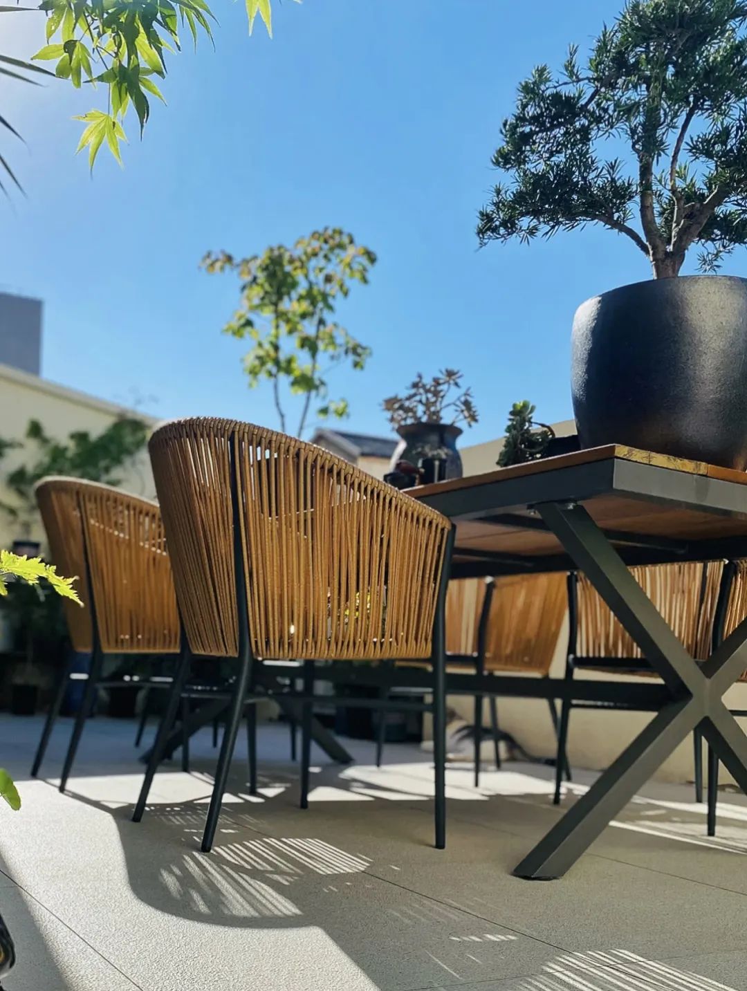 阳台砖与防腐木结合,阳台花园铺砖还是防腐木好