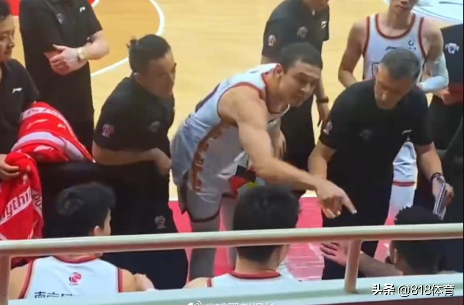 西热力江怒斥外援皮特森说的什么,西热力江给外援皮特森送亲笔信