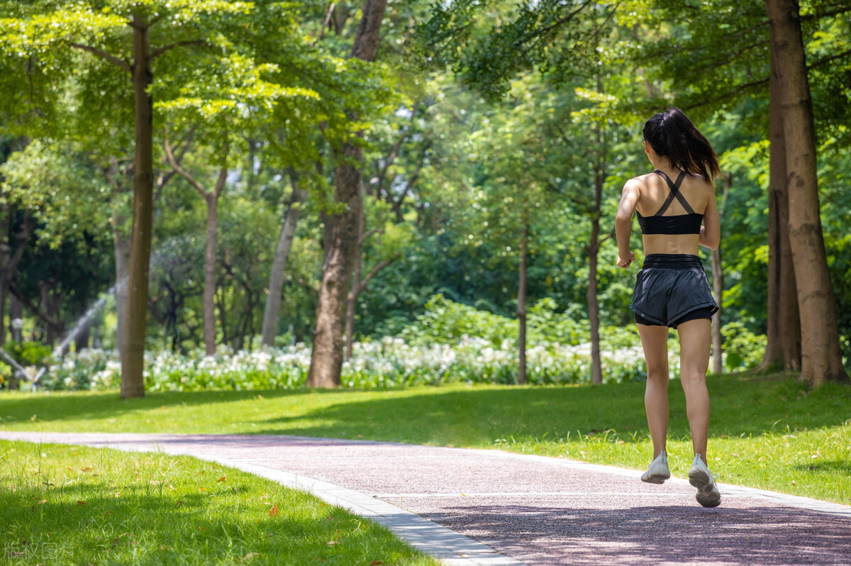 跑步为什么一开始很累后面会轻松,跑步该怎么跑才一点也不累