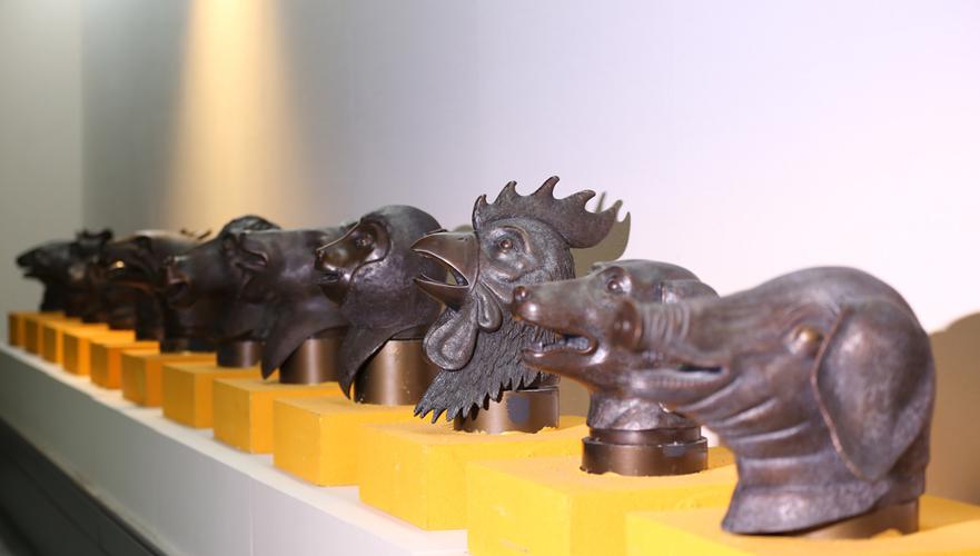 蒋介石败退台湾时,因飞机超载无奈丢下十面石鼓,如今成镇国之宝