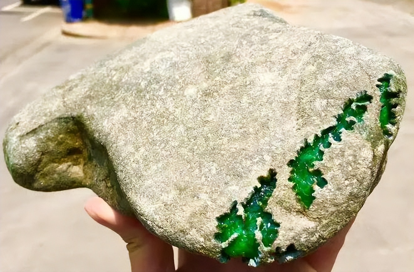 直播赌石是套路还是真的,直播间翡翠赌石有猫腻